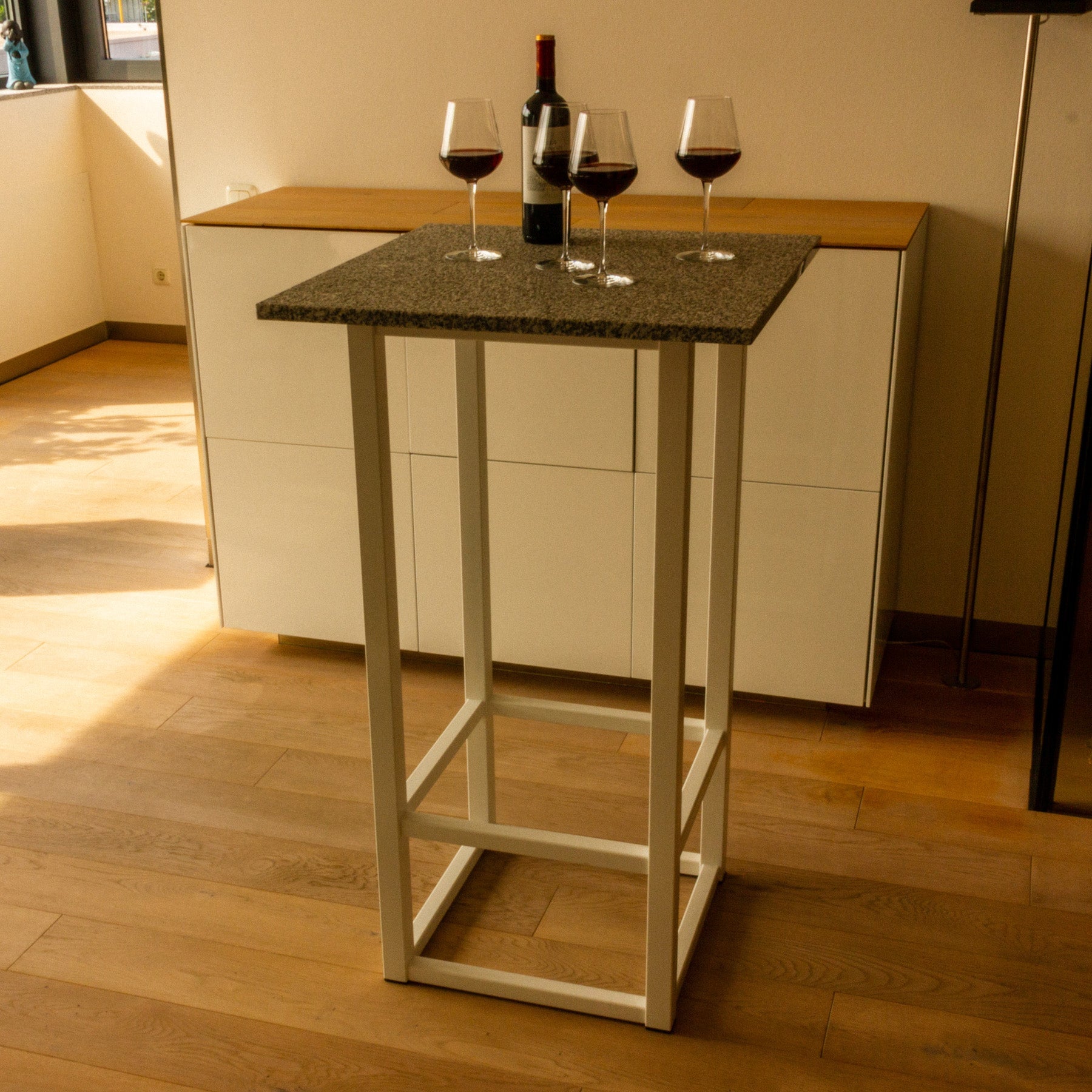 Stehtisch - Stahlerleben - Interior Design
Stehtisch aus Edelstahl mit Glas oder Steinplatte