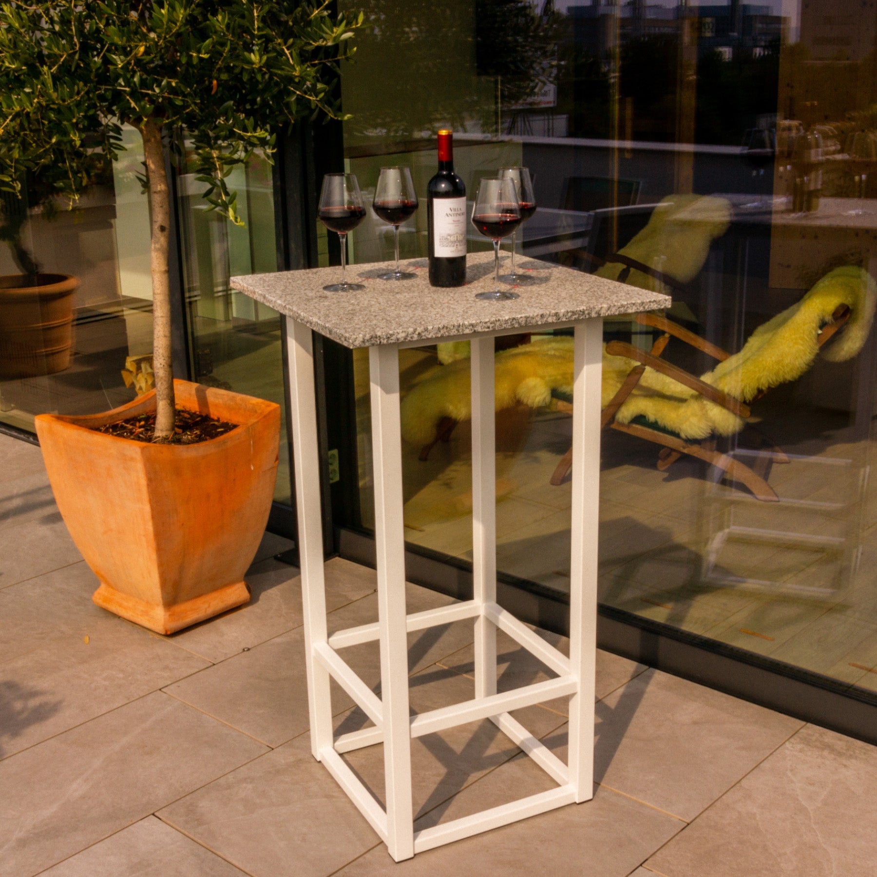 Stehtisch - Stahlerleben - Interior Design
Stehtisch aus Edelstahl mit Glas oder Steinplatte